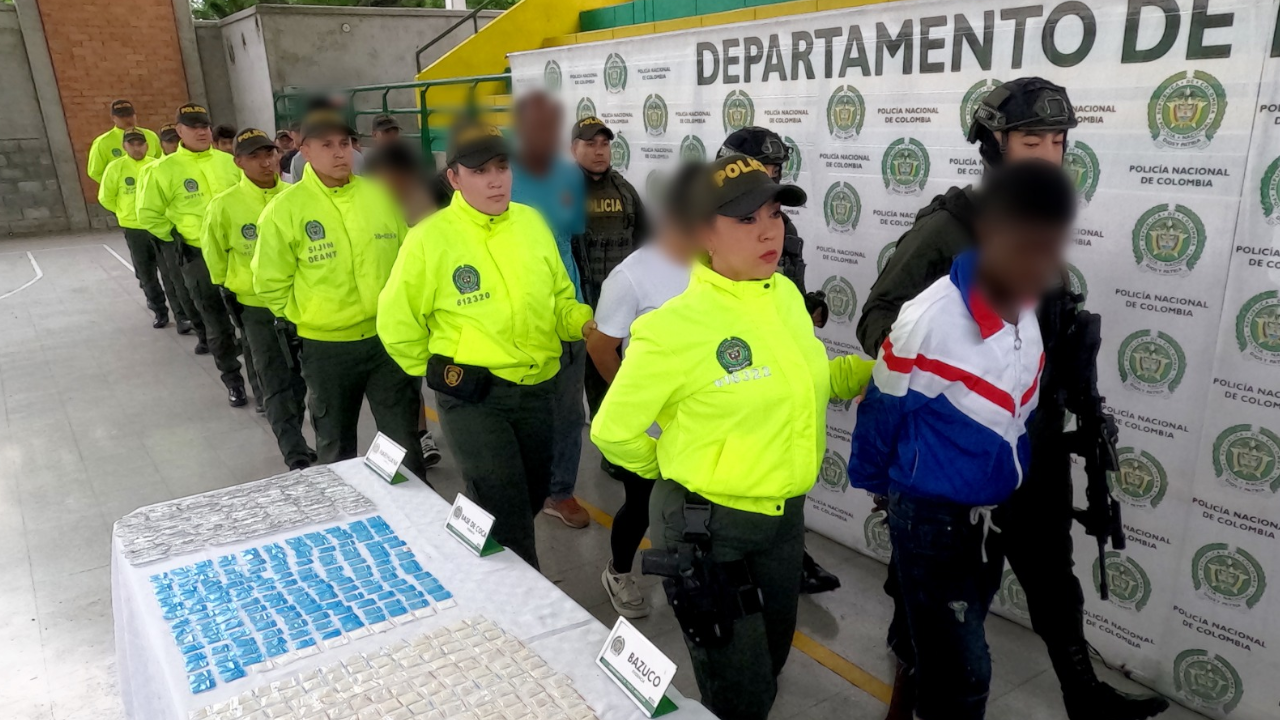 Masivo operativo en Antioquia: cayeron 11 integrantes de La Raya e incautaron drogas y armas