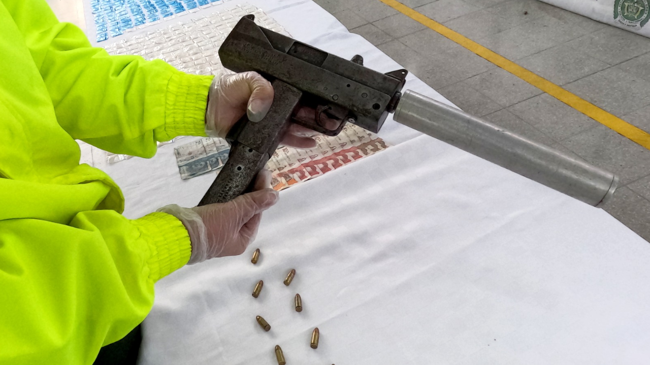 Masivo operativo en Antioquia: cayeron 11 integrantes de La Raya e incautaron drogas y armas