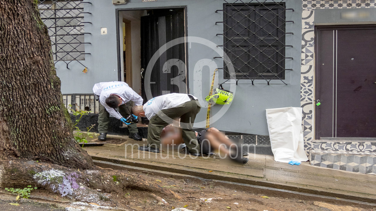 Un canadiense pierde la vida tras caer por unas escaleras en Prado Centro mientras estaba peleando 