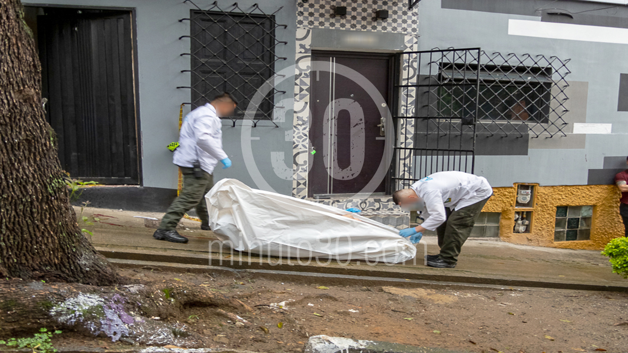 Un canadiense pierde la vida tras caer por unas escaleras en Prado Centro mientras estaba peleando
