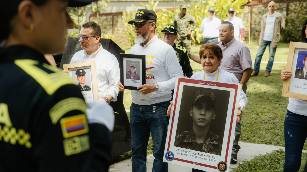 El Distrito de Medellín conmemoró el Día del Detenido Desaparecido con un homenaje simbólico a las víctimas