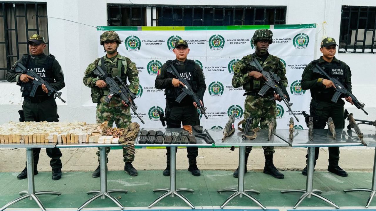 'Incautación estimada en más de 2000 millones de pesos': Desarticulan centro de acopio del Clan del Golfo en La Guajira, incautan armas y drogas
