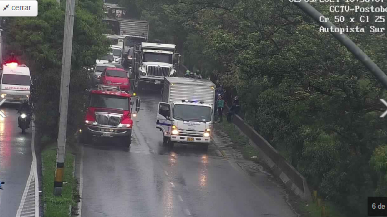 ¡Atención! En medio del aguacero, hay cierre de la calzada oriental de la Autopista Sur