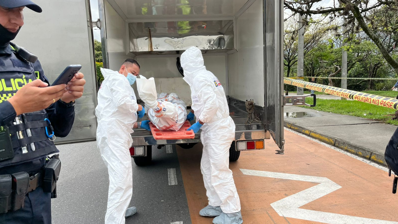Hombre sin vida en un paradero de buses en Castilla