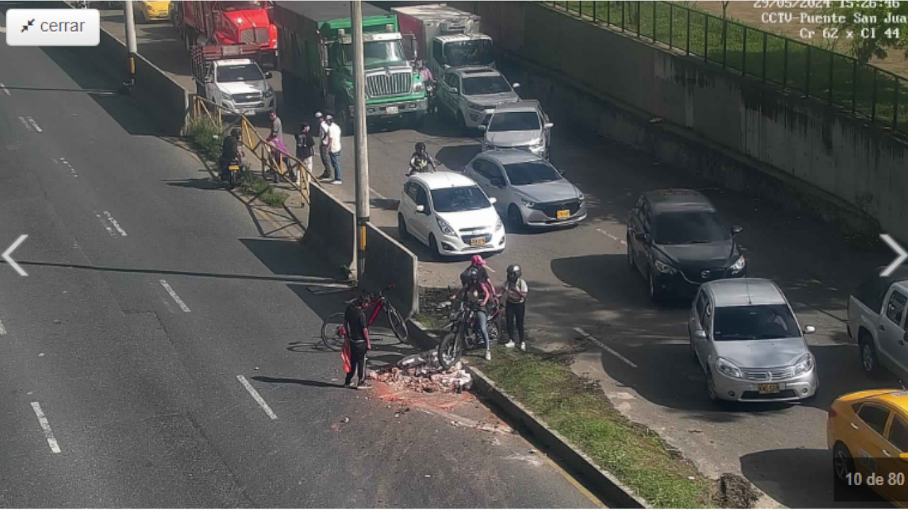 Se presenta cierre en la Av. Regional, a la altura del deprimido de Parques del Río2