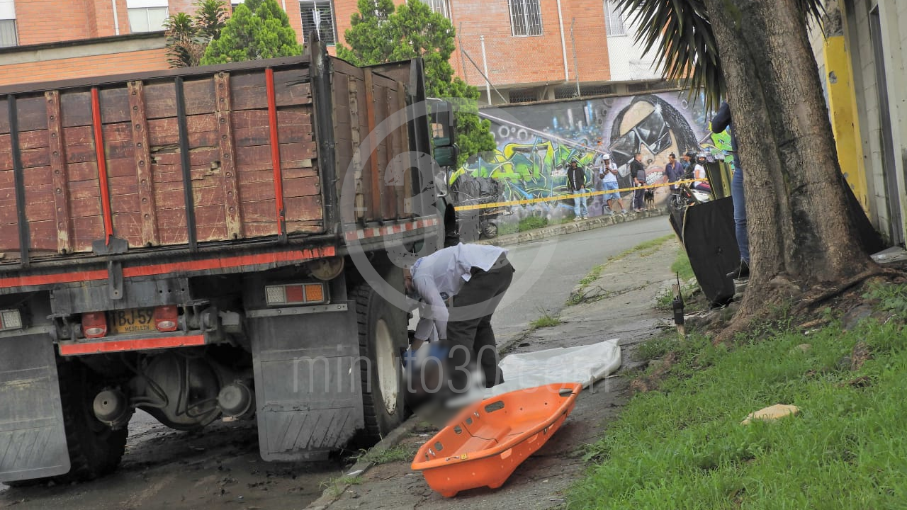 Un hombre baleado fue hallado debajo de una volqueta en el barrio Calasanz