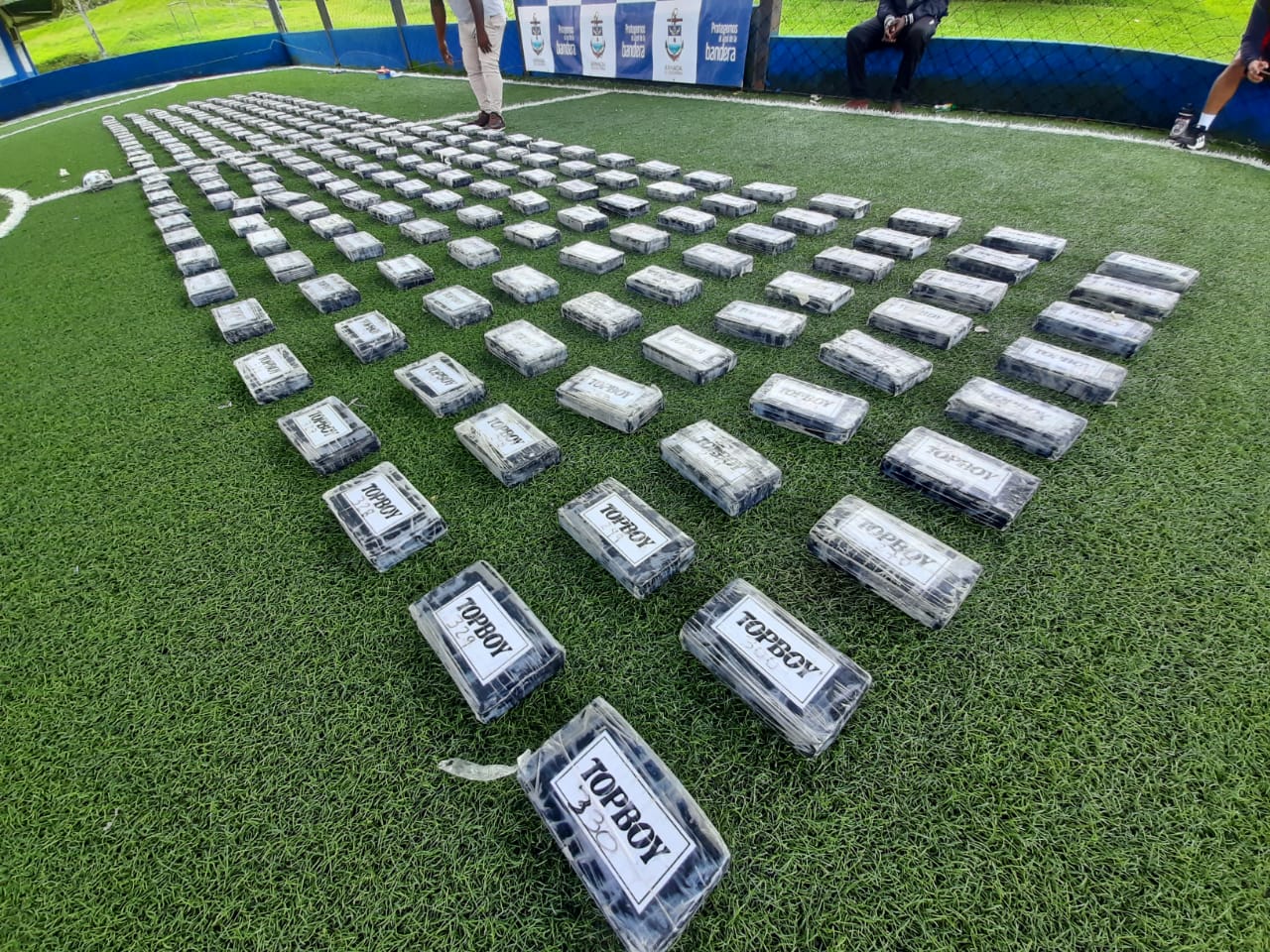 Intentaron hundir la lancha con 330 kilos de cocaína en aguas del Chocó