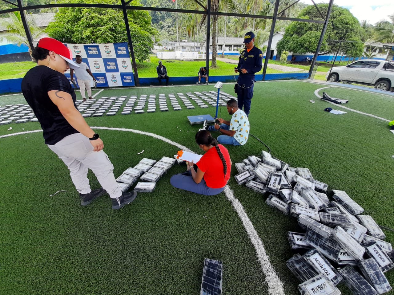 Intentaron hundir la lancha con 330 kilos de cocaína en aguas del Chocó