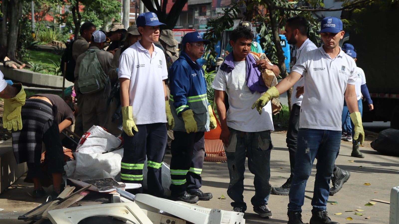 Con megaoperativo de 48 horas, el Distrito intervinó puntos críticos para recuperar espacios públicos en Medellín