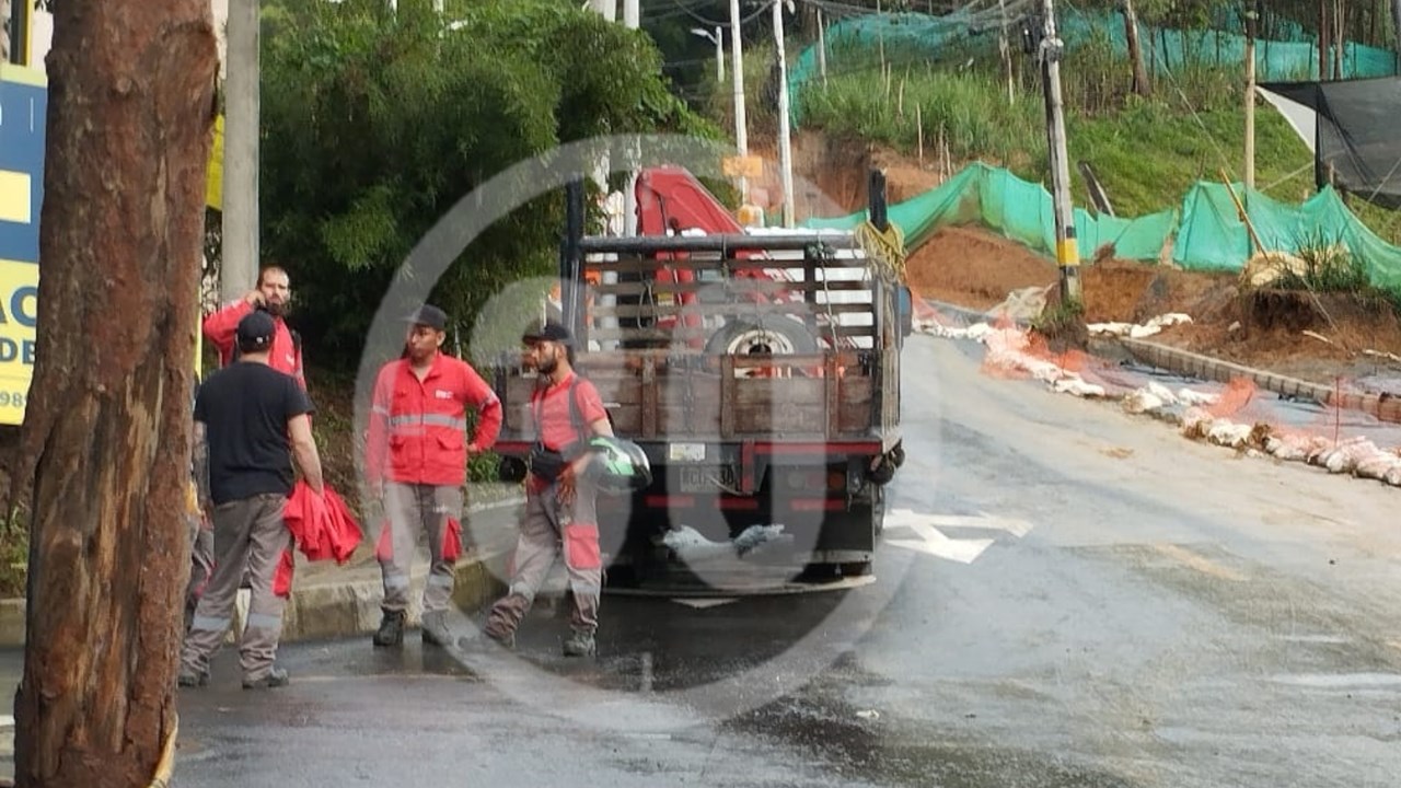 ¡Hizo un trompo y quedó con la trompa pa’rriba! Así fue el accidente en la Loma de San José