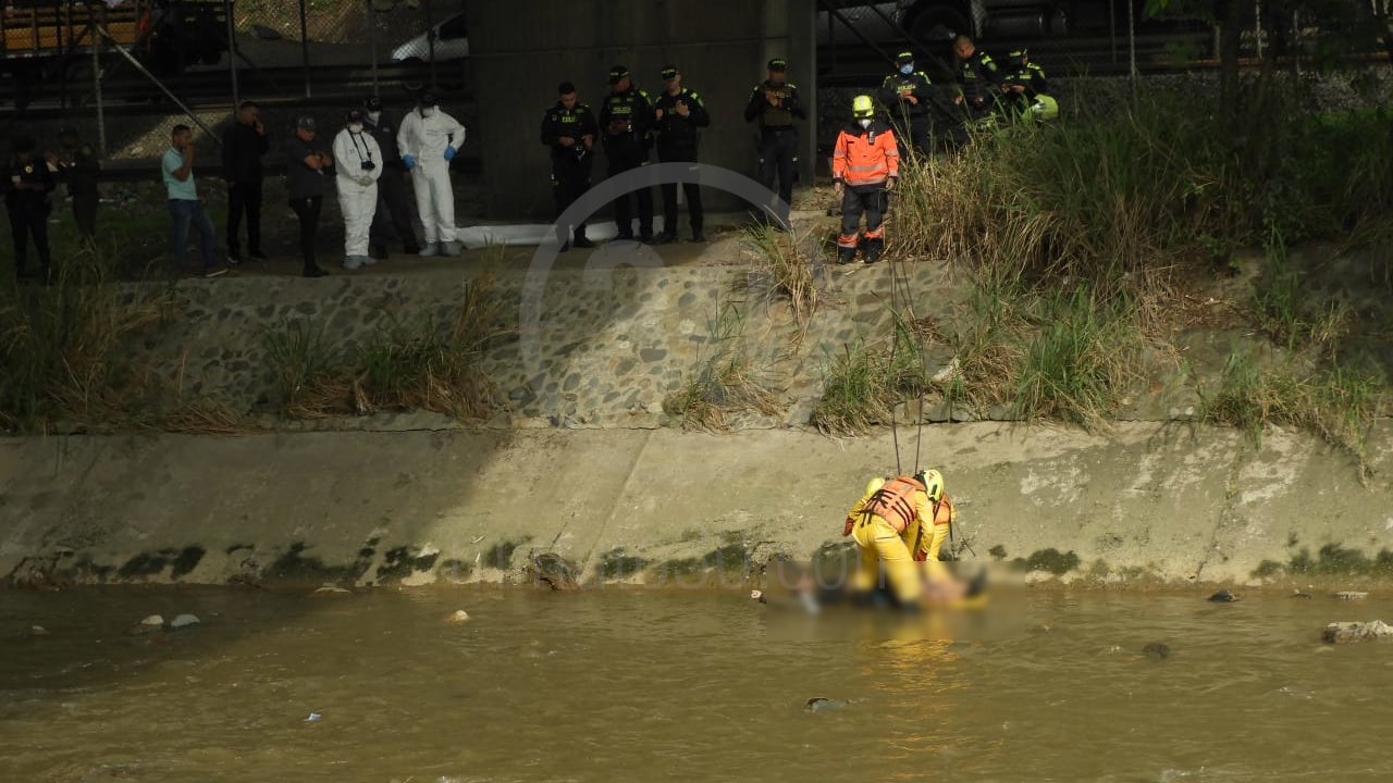 Bomberos recuperaron un cadáver en el río Medellín