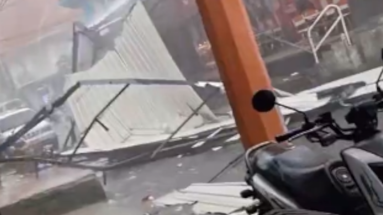 Fuertes lluvias provocaron la caída de un techo en Medellín