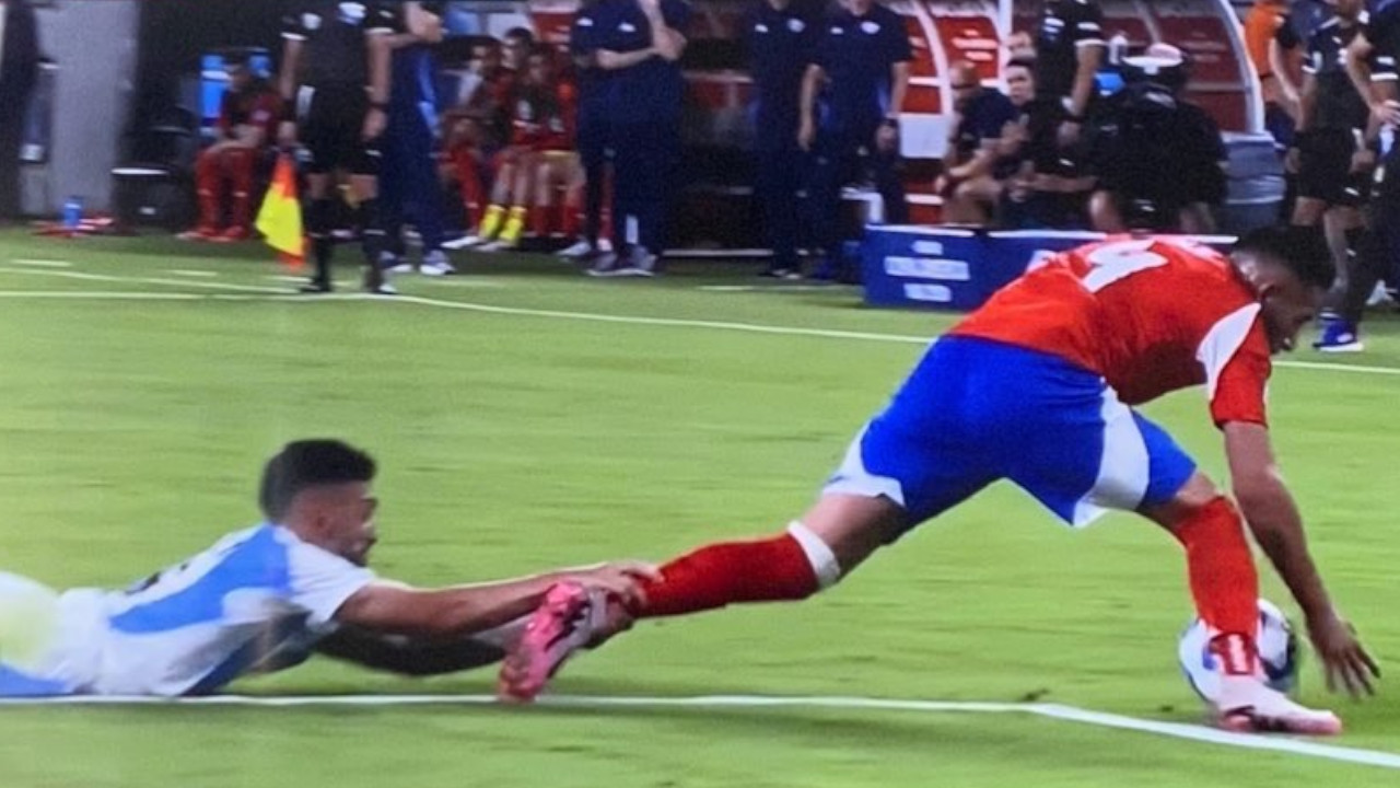 Con polémica: Argentina primer clasificado a la siguiente ronda de la Copa América