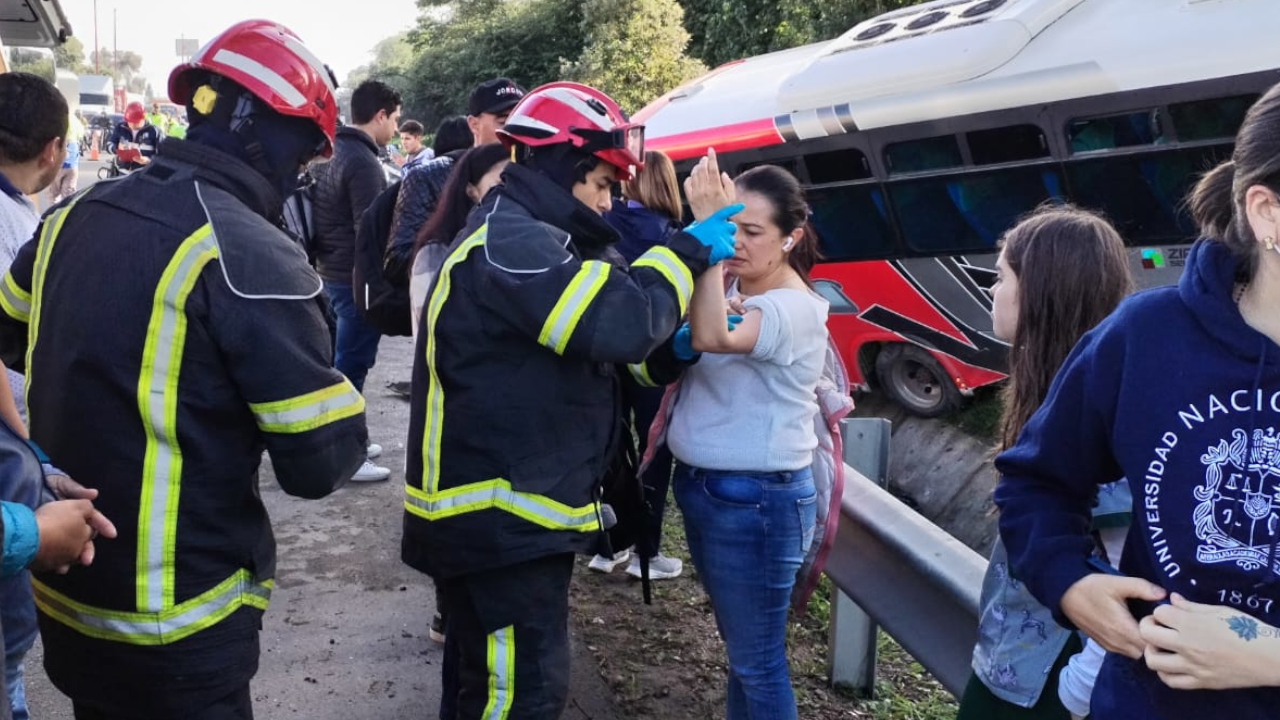 'Se salvó por poco': Bus intermunicipal sufrió un accidente de tránsito en la autopista Norte de Bogotá