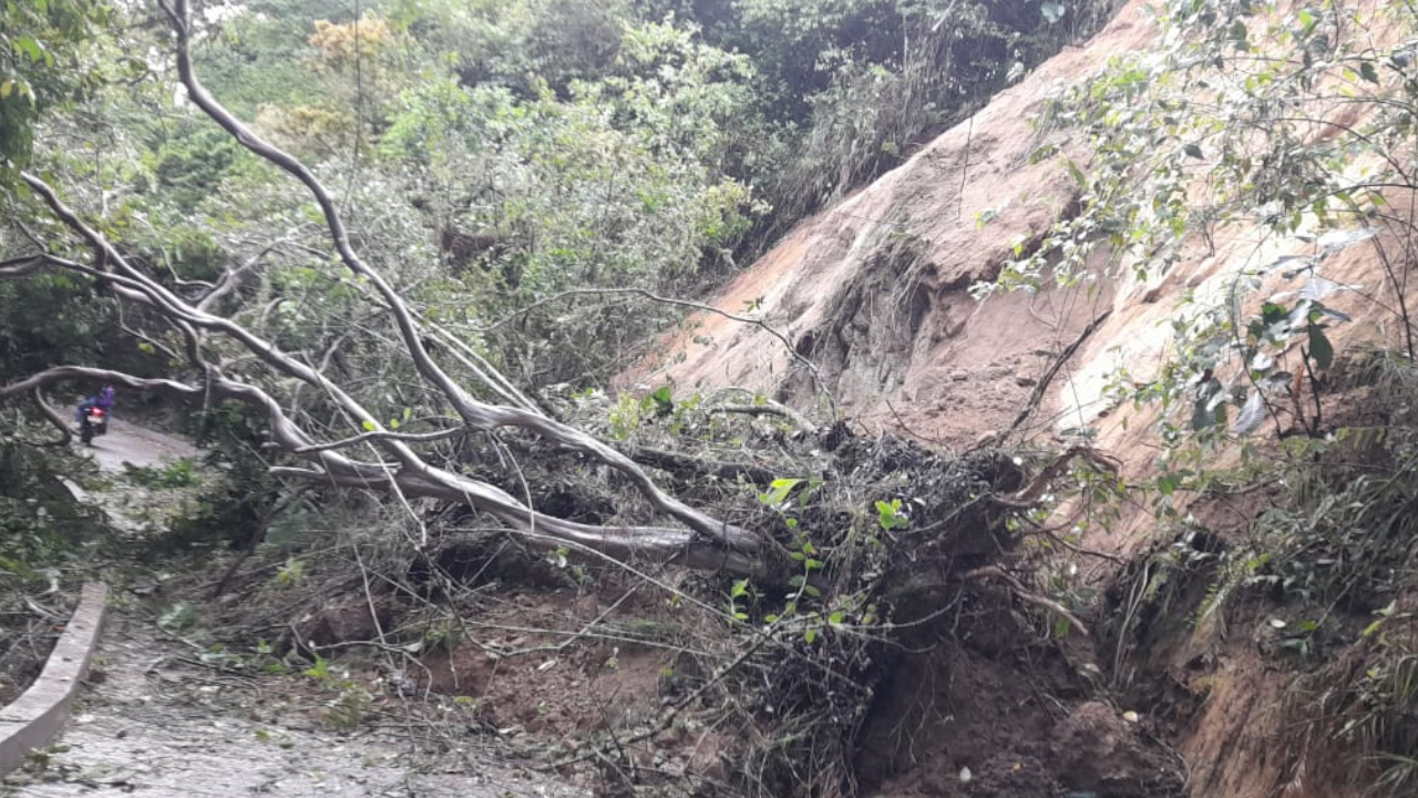 Carreteras cerradas y en reparaciones por las lluvias en Antioquia