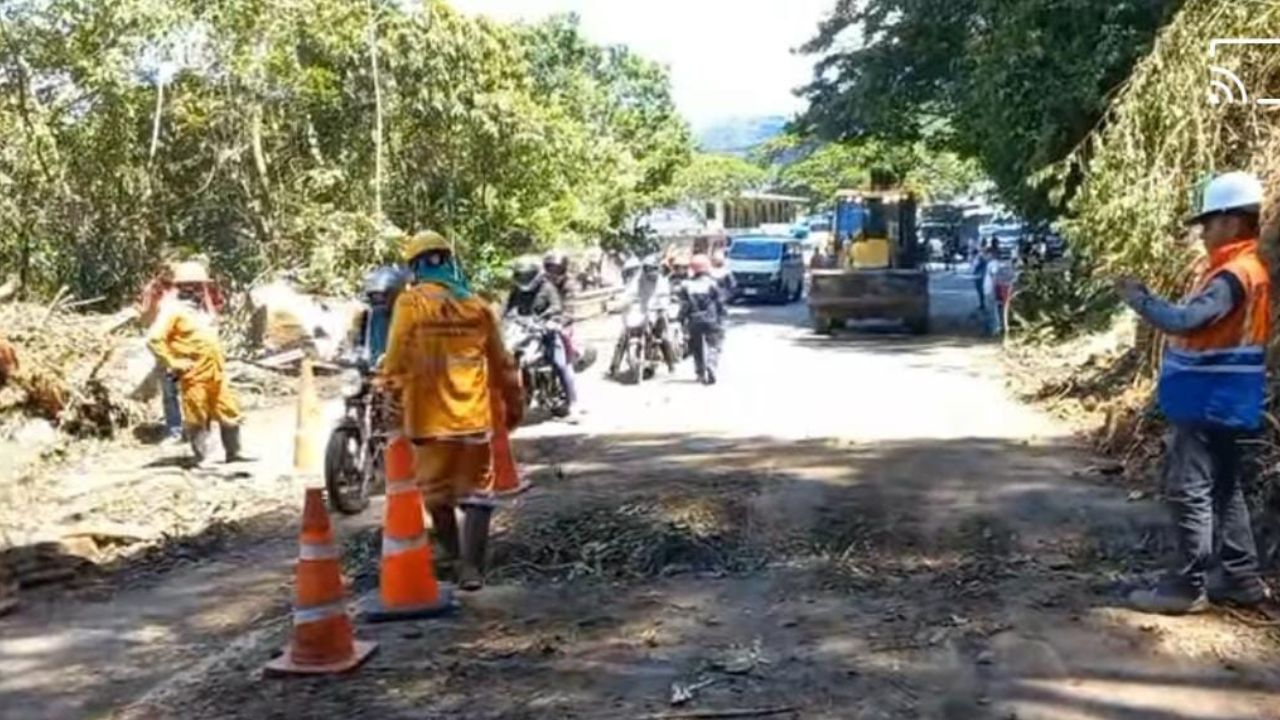 Autopista Medellín-Bogotá reabre tras incidente con una roca gigante en San Luis