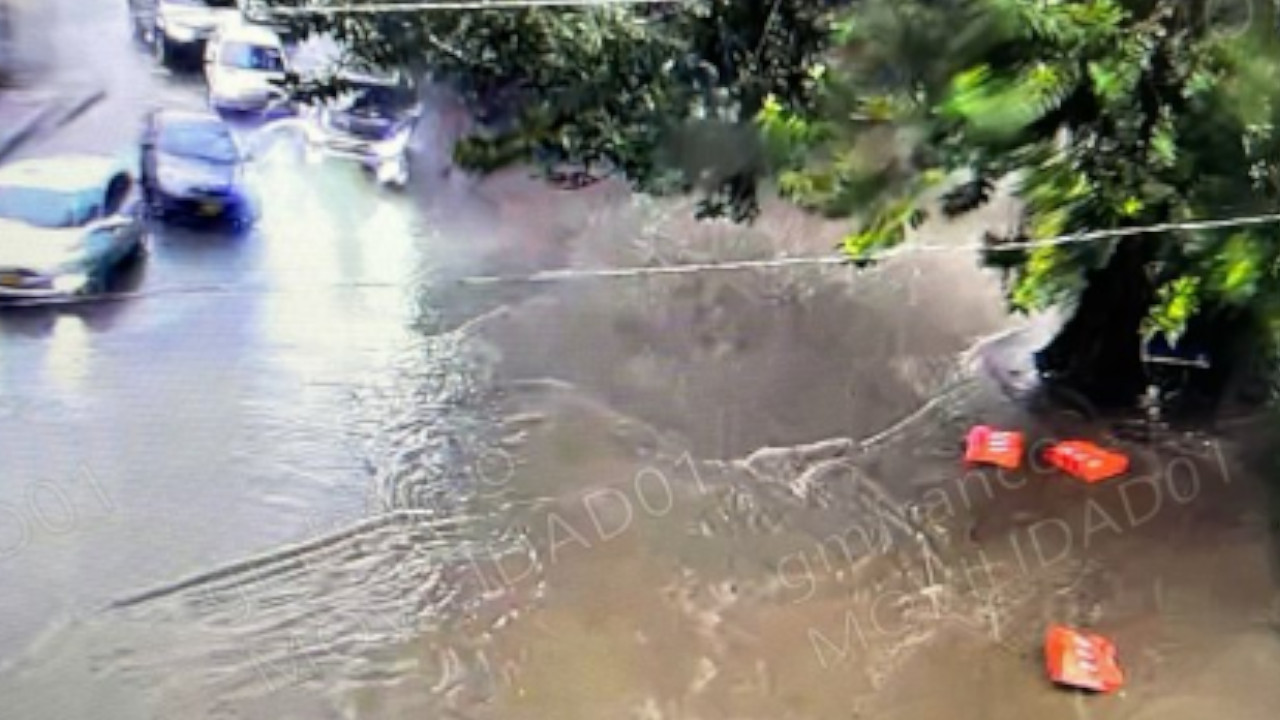 Inundación cierra el deprimido de la Feria de Ganado10