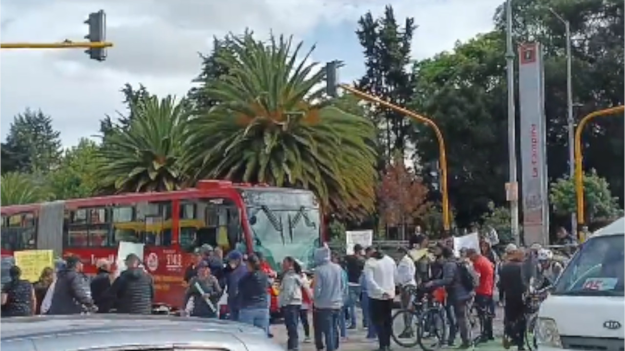 ¡Vuelve y juega! Por marcha de campesinos en Bogotá hay cierres en TransMilenio