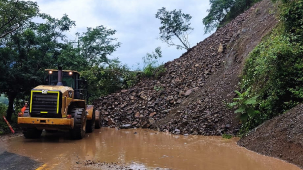 vía entre Santa Fe de Antioquia y Bolombolo