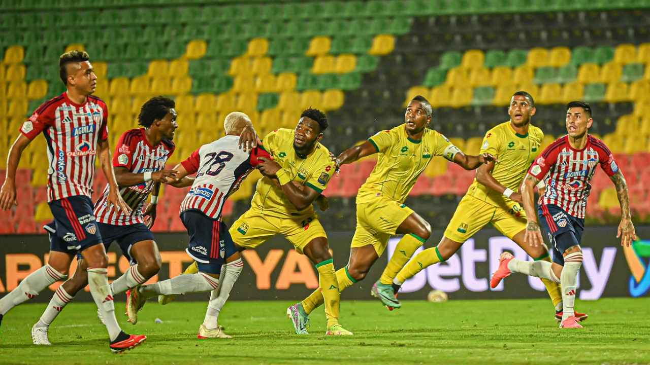 Con 10 jugadores Bucaramanga venció al Junior