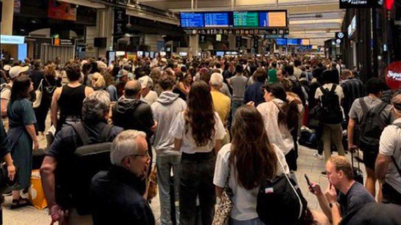 Caos en Francia por actos de 'vandalismo' contra los trenes