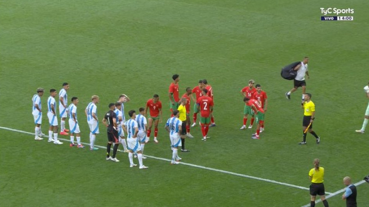 ¡Vergüenza olímpica! Después de una hora anularon el gol de Argentina