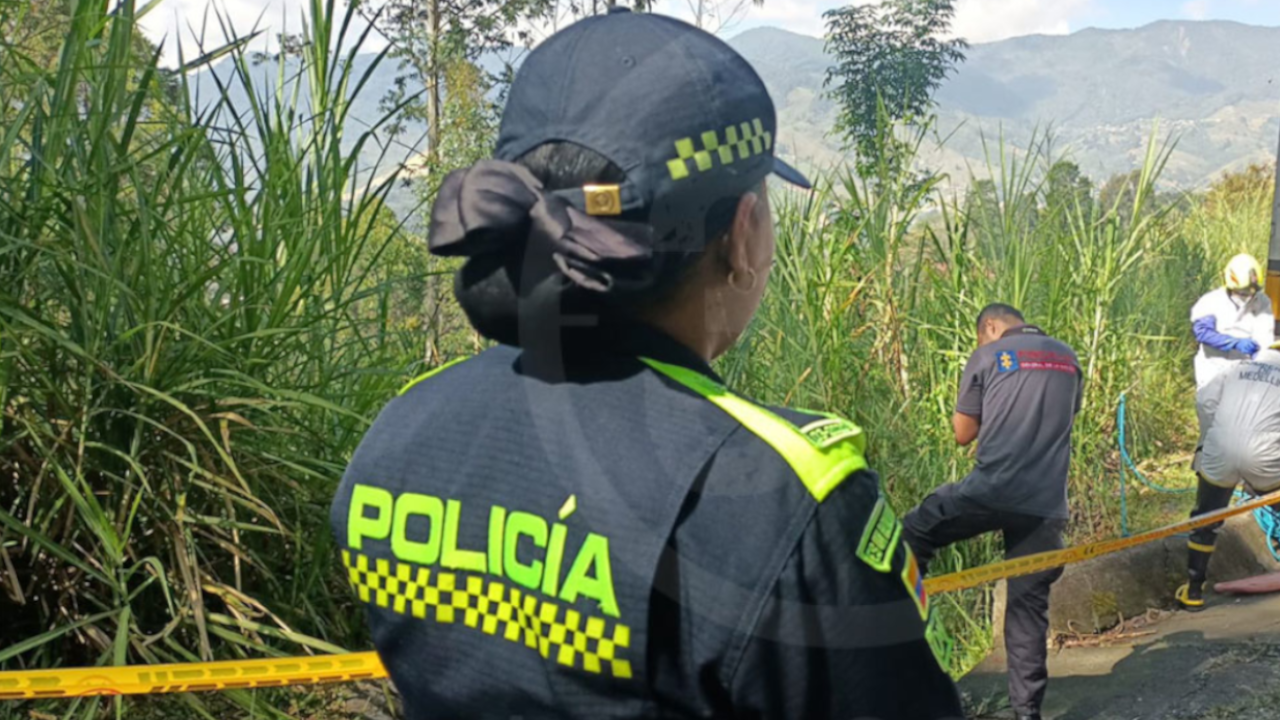Con una piedra y un arma blanca fue asesinada una mujer en Santa Elena, Medellín