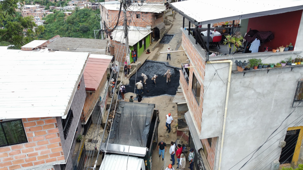 Ya van más de dos mil huecos tapados en Medellín: Una intervención que abarca 16 comunas y 5 corregimientos