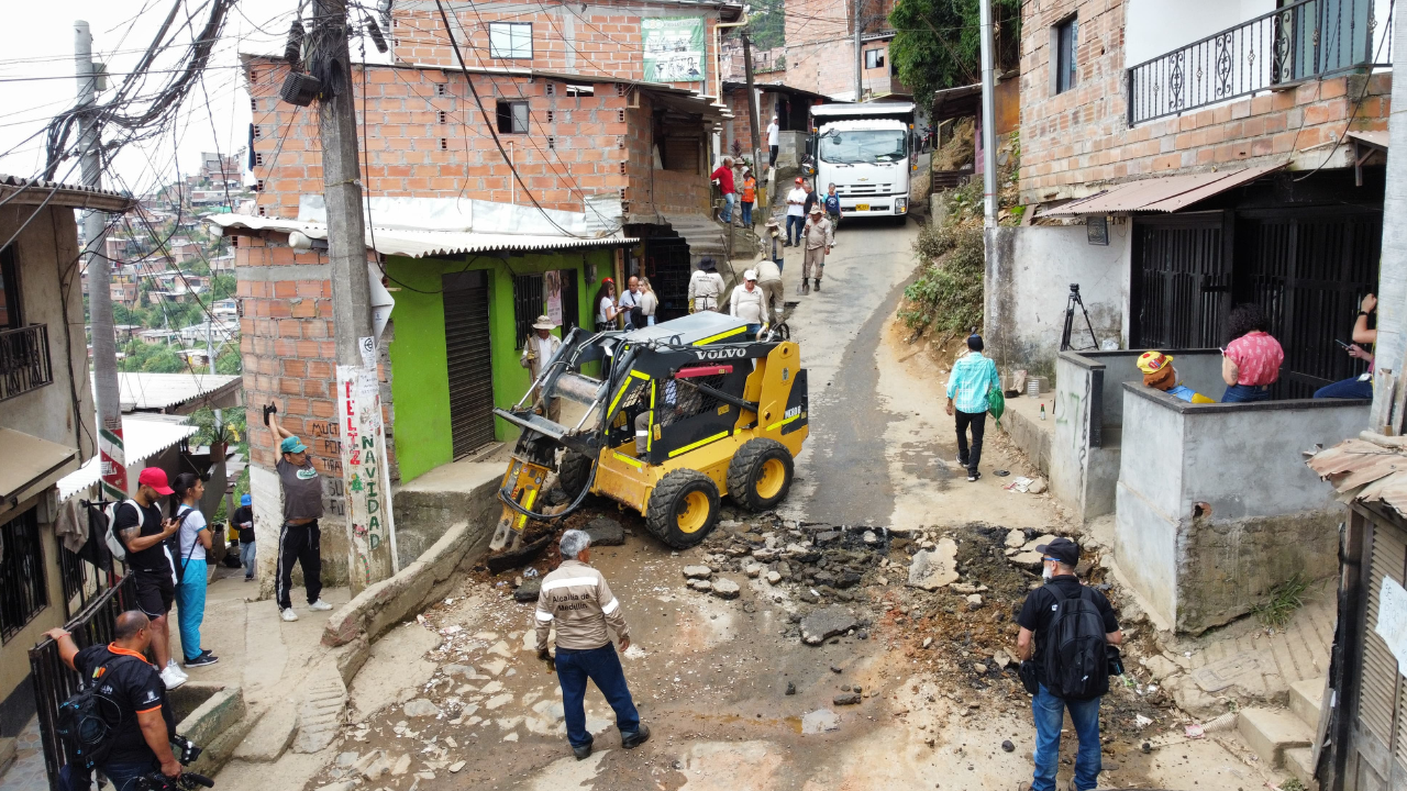 Ya van más de dos mil huecos tapados en Medellín: Una intervención que abarca 16 comunas y 5 corregimientos