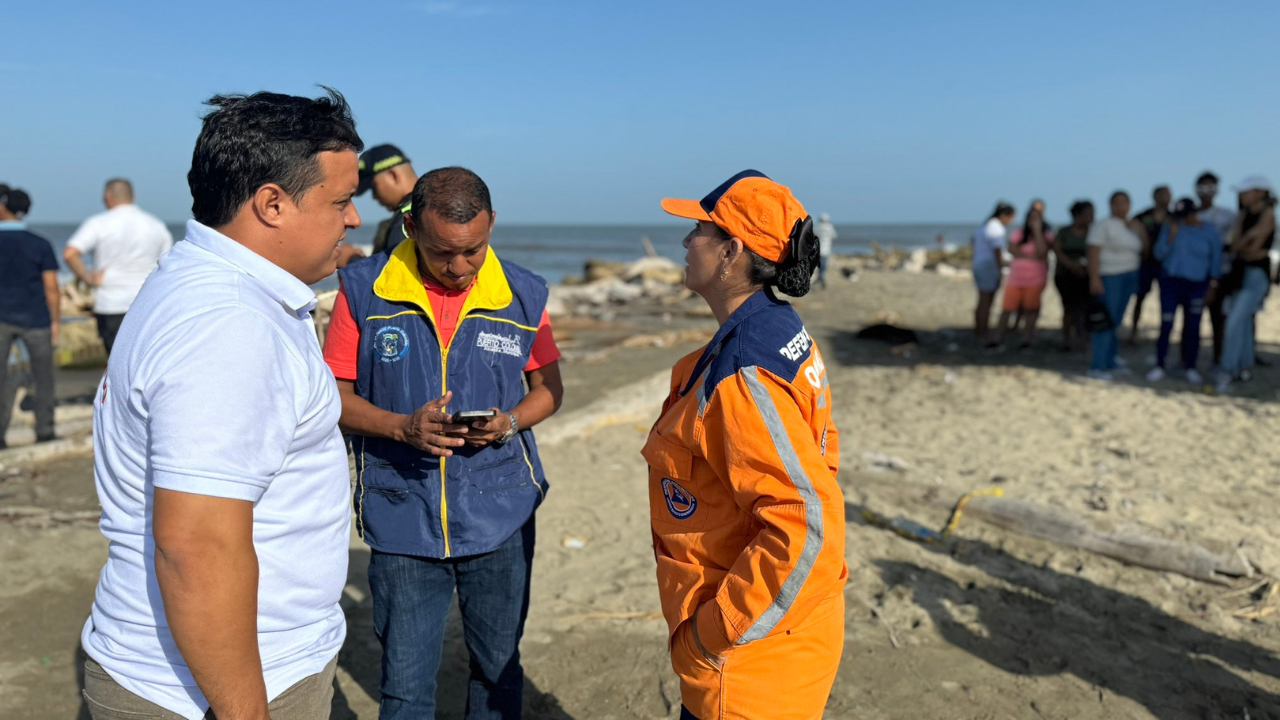 Marea súbita en Puerto Colombia arrastró a 11 personas: Tres jóvenes desaparecidos