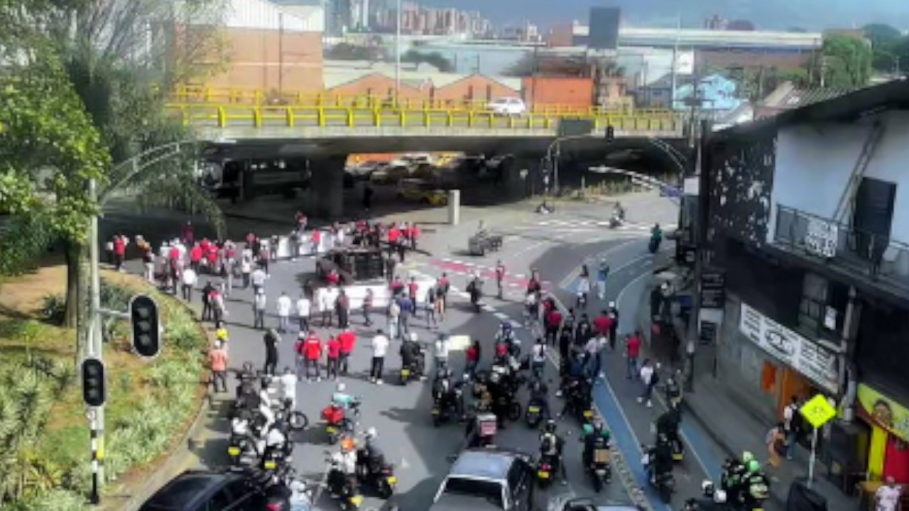 Movilidad reducida cerca la glorieta de 10 en Guayabal por movilización ciudadana