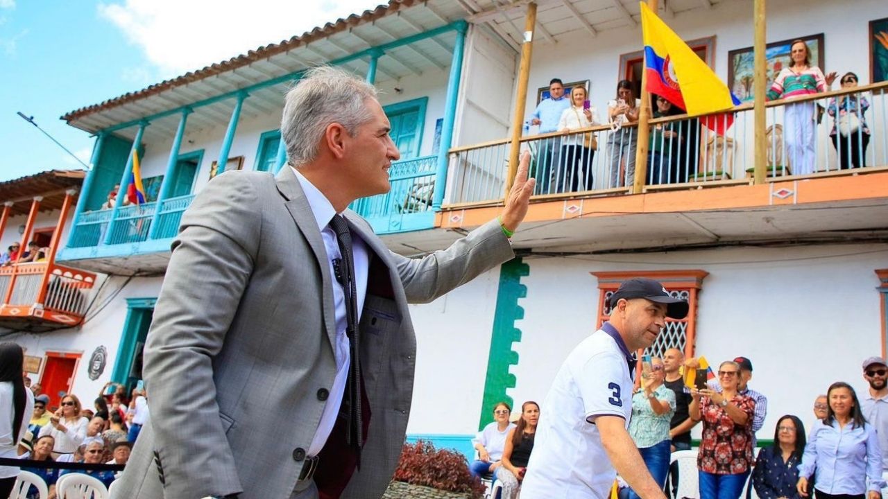 En Concepción: Gobernador de Antioquia conmemoran 214 años del Grito de Independencia