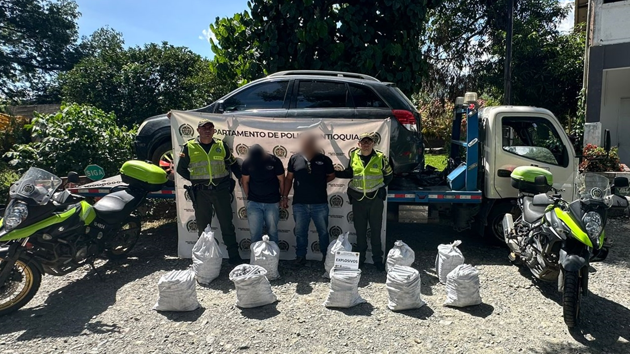 Vehículo transportaba más de 3 mil barras de explosivos en las vías de Antioquia 