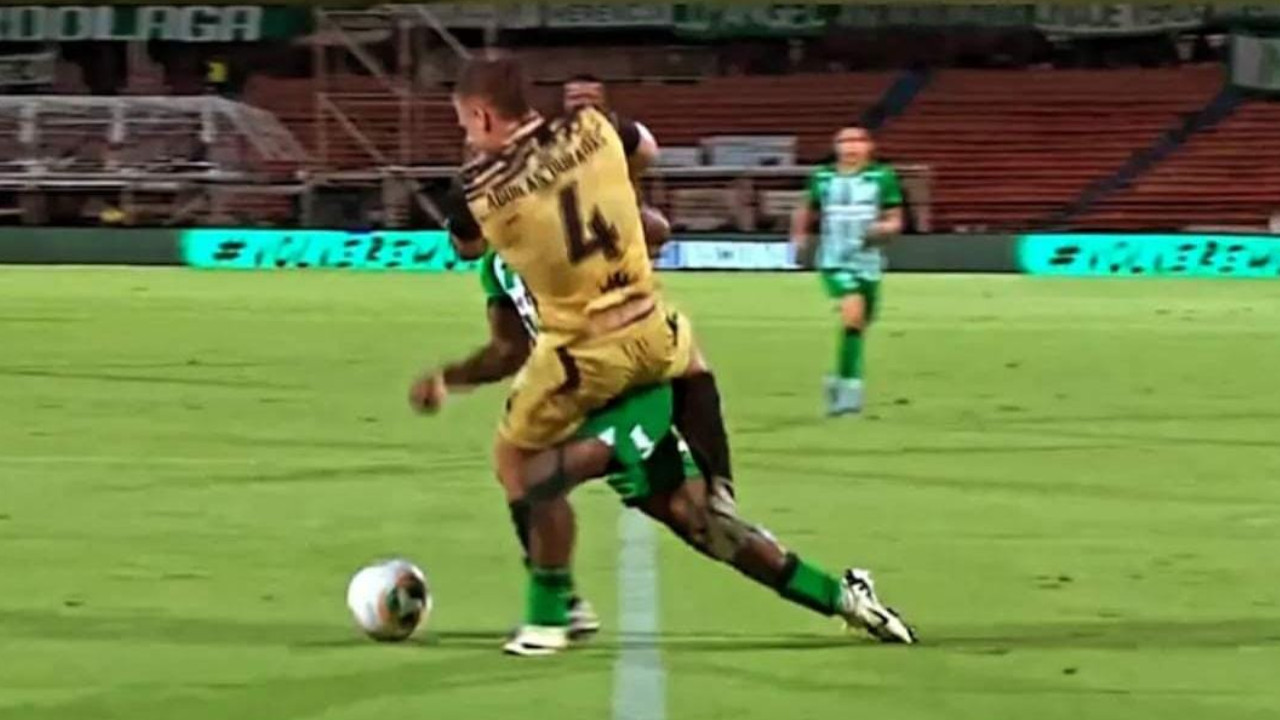 ¿Era penal? La insólita falta que no le pitaron a Atlético Nacional