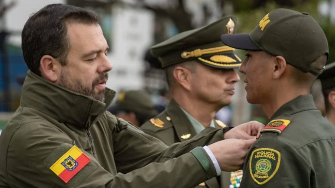 Bogotá fortalece su fuerza pública con más de 500 nuevos auxiliares de policía 2 Bogotá fortalece su seguridad con nuevos auxiliares de policía