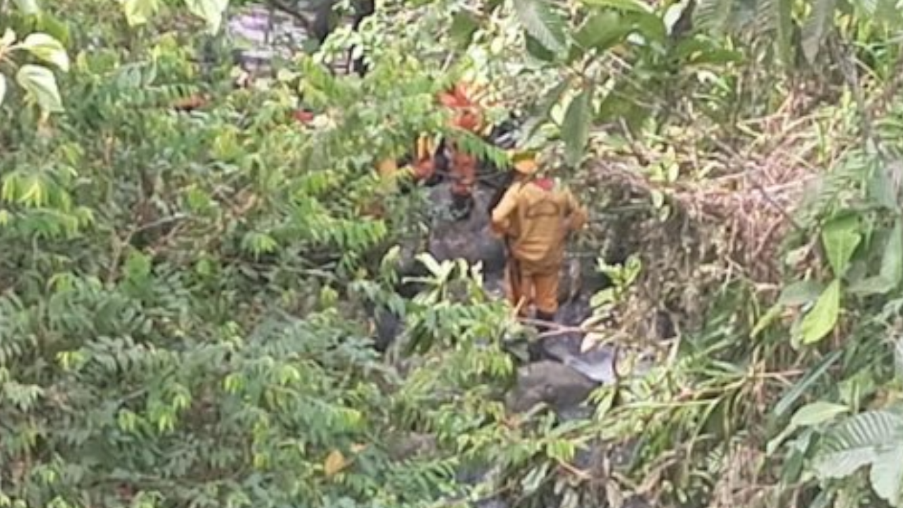 Carro salió rodando por un abismo en la vía Medellín-Quibdó