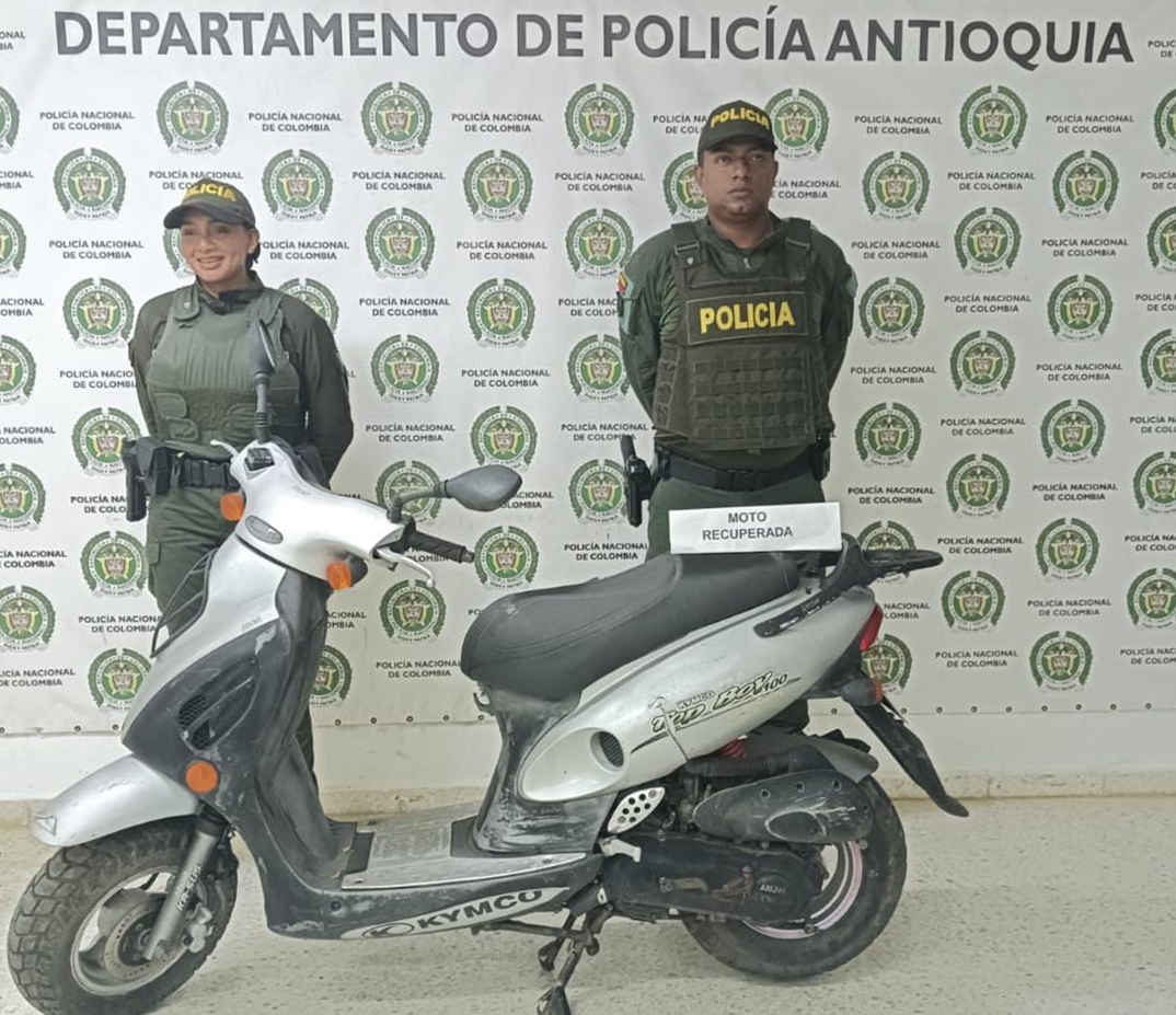 Recuperan motocicletas robadas y capturan a los presuntos ladrones en Caucasia y Pueblorrico 2 Caucasia fue recuperada la motocicleta Auteco color gris con negro placa B