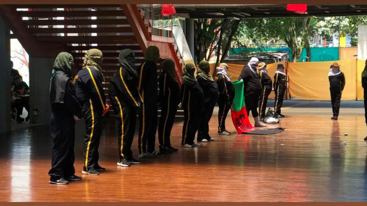 Evacuación en el Politécnico Jaime Isaza Cadavid de Medellín