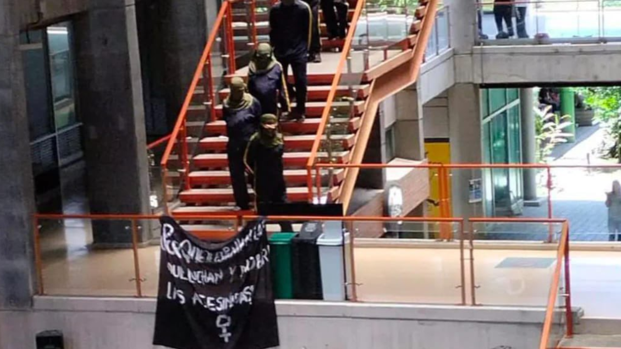 Evacuación en el Politécnico Jaime Isaza Cadavid de Medellín