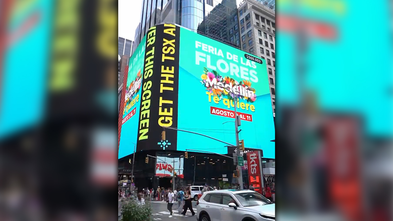 ¡Se siente hasta en la USA! Así anuncian en el Times Square el inicio de la Feria de las Flores