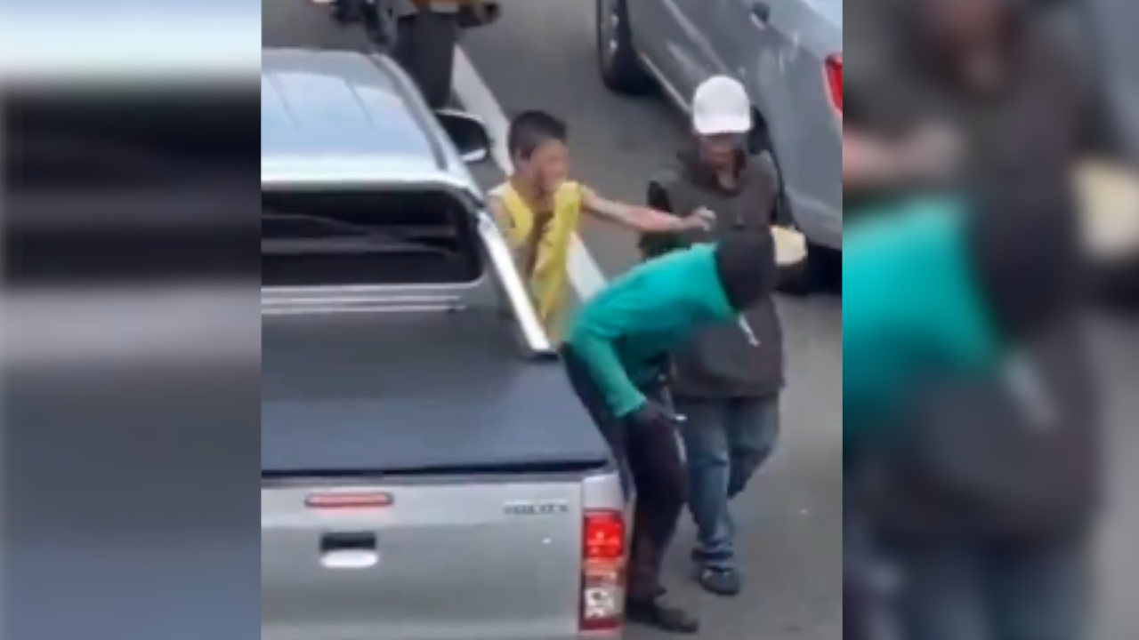 Menor agrede a habitante de calle con arma de juguete en Medellín