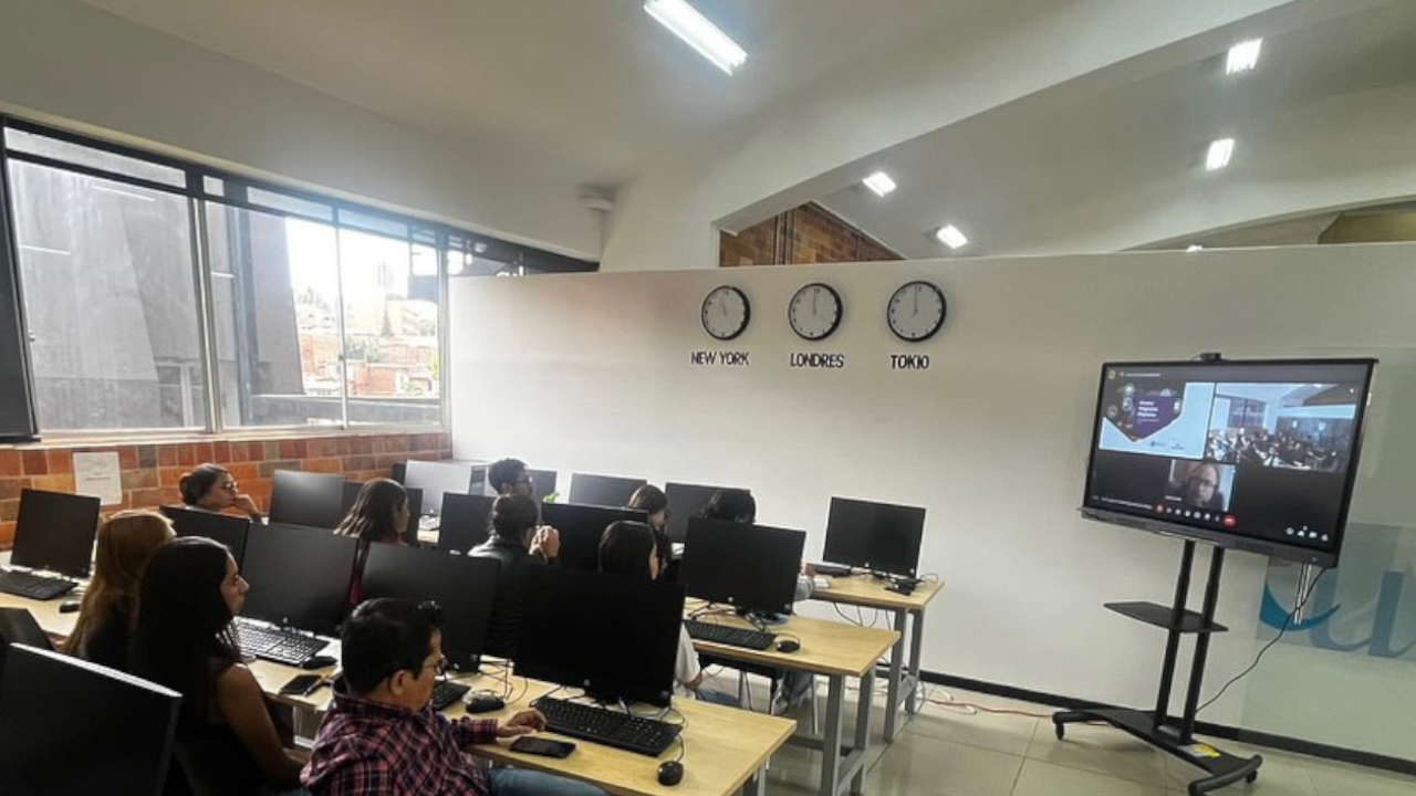 Jóvenes se formarán en habilidades digitales en Medellín