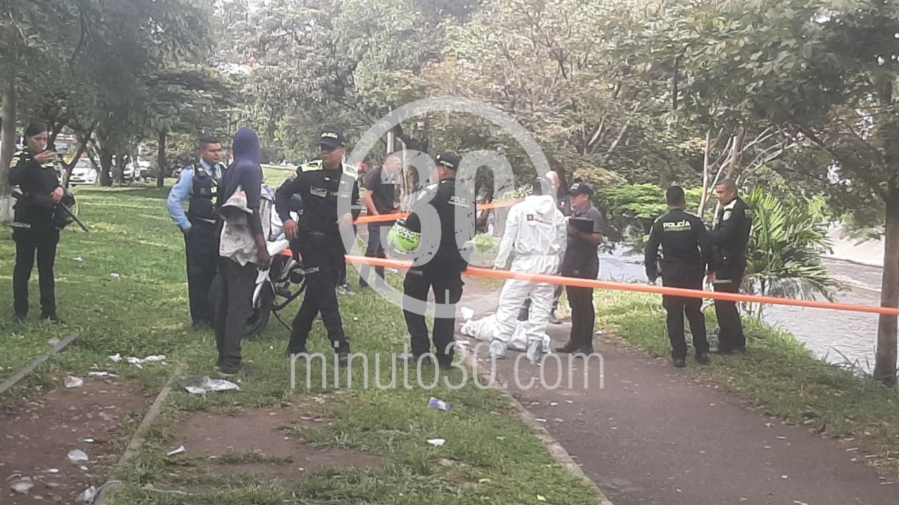 Encuentran cuerpo embolsado en el río Medellín