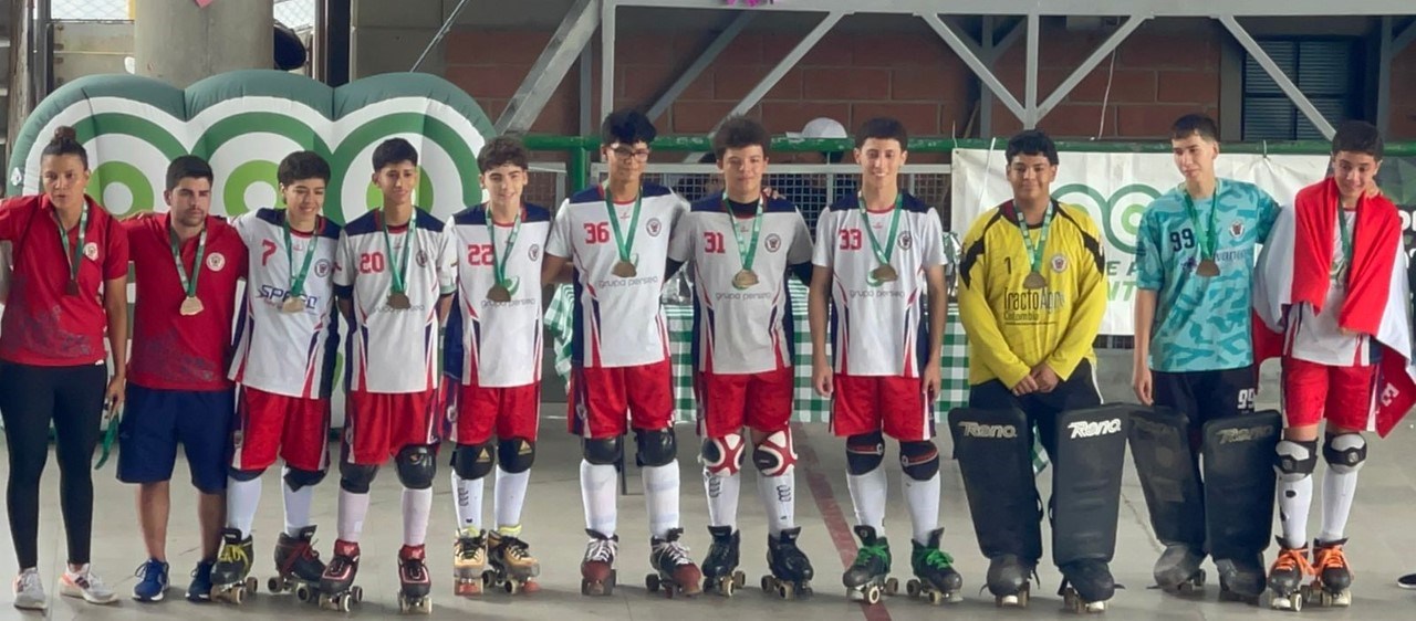 Con doblete de Tomás Carvalho, Club Corazonista se coronó campeón del Interclubes de Hockey en categoría Cadetes 6 hockey2