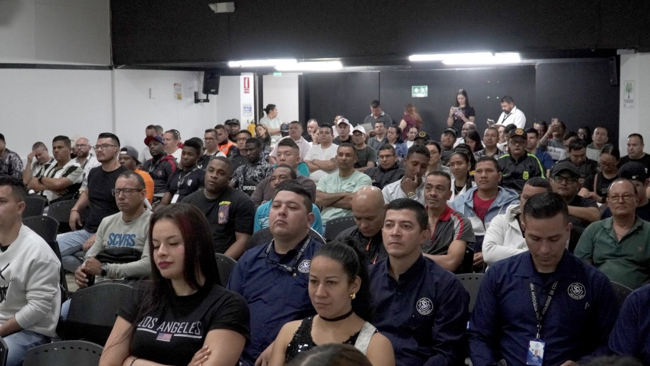 200 guardas de seguridad reciben formación contra la explotación sexual infantil en Medellín