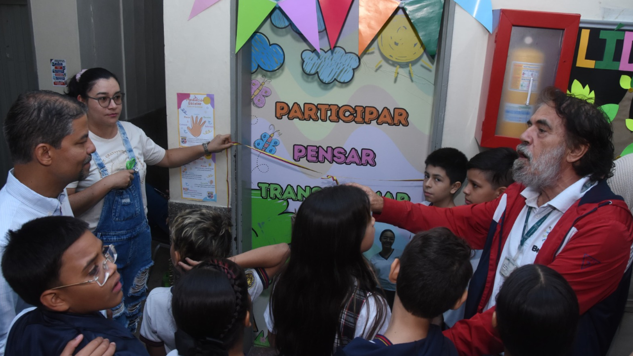 Lanzan estrategia para monitorear la asistencia en colegios de Medellín