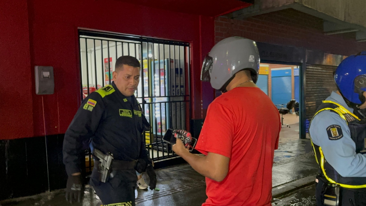 Megaoperativo en el Centro de Medellín: incautan 15 armas blancas e impusieron 18 comparendos 2 Megaoperativo en el Centro de Medellín incautan 15 armas blancas