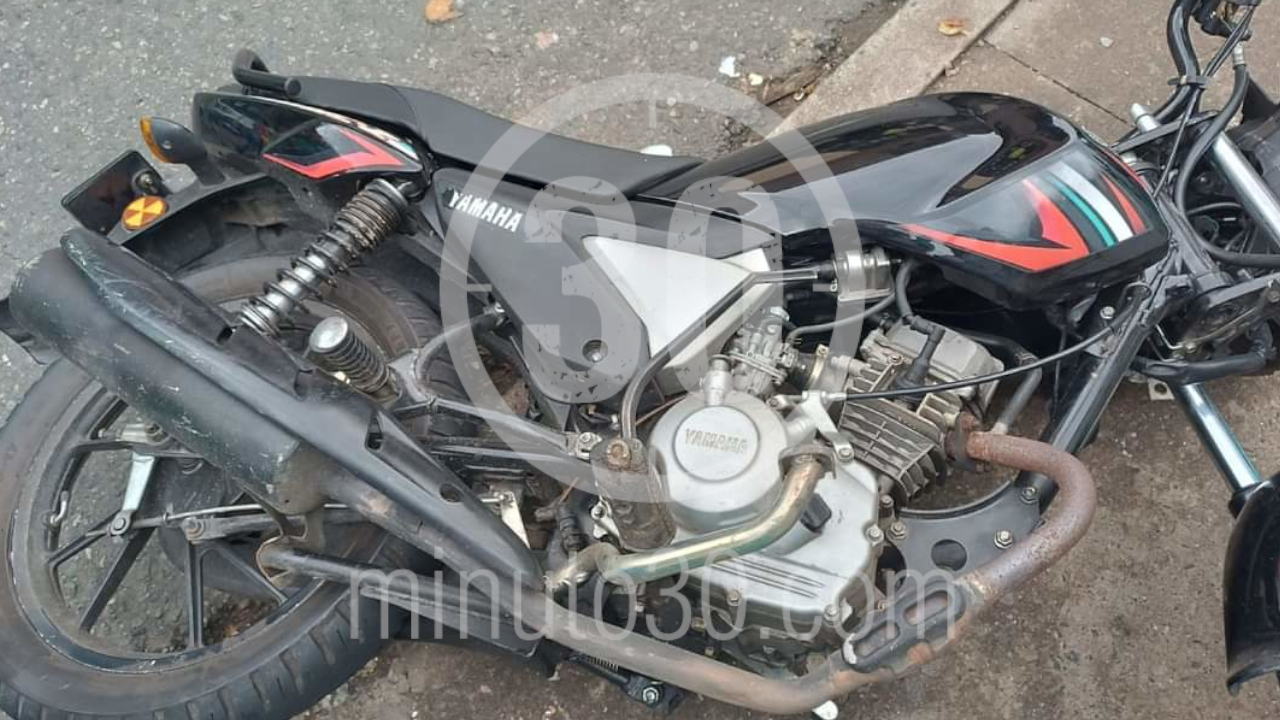 Motociclistas en piques arrollan a adulta mayor en Manrique