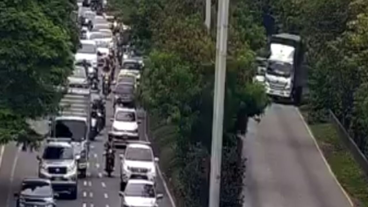 Cierre en la Autopista Sur en Medellín por incidente de tránsito