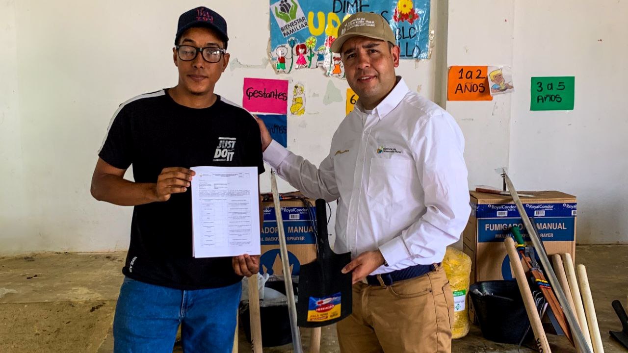 Gobierno entrega más de 300 millones en herramientas e insumos para proyecto platanero en Urabá 2 Gobierno entrega más de 300 millones en herramientas e insumos para proyecto platanero en Urabá